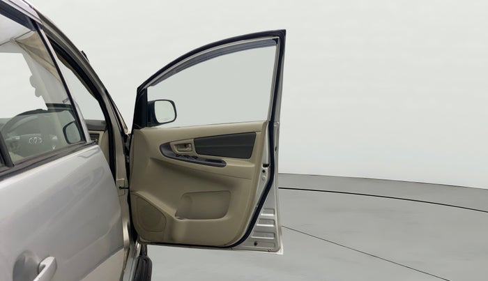 2014 Toyota Innova 2.5 GX 8 STR, Diesel, Manual, 72,161 km, RHS Front Door