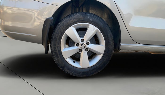 2016 Skoda Rapid 1.5 TDI CR STYLE PLUS AT, Diesel, Automatic, 1,32,232 km, Right Rear Wheel