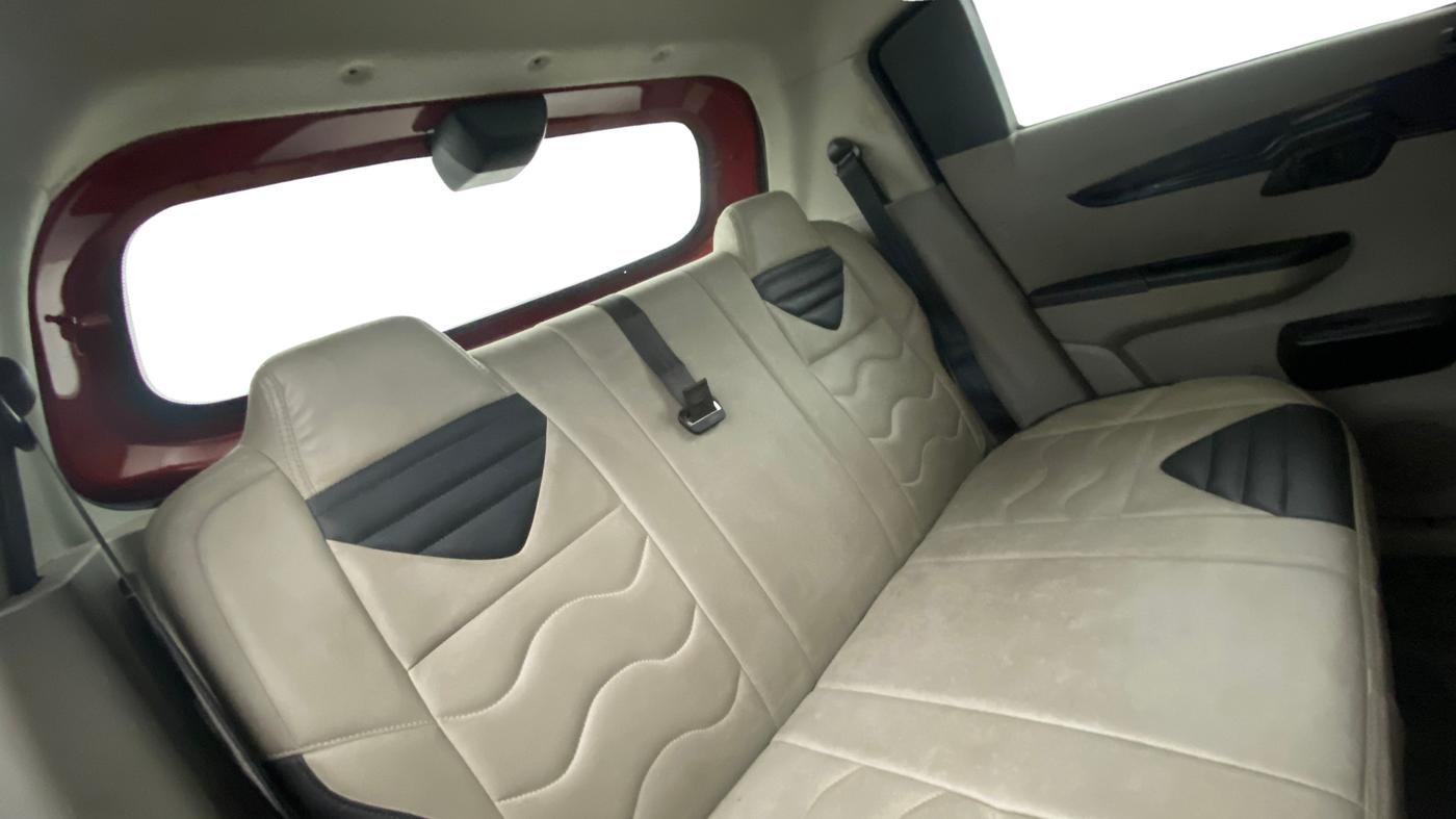 2017 Mahindra Kuv100 K2 PLUS D 6 STR, Diesel, Manual, 86,232 km, Right Side Rear Door Cabin