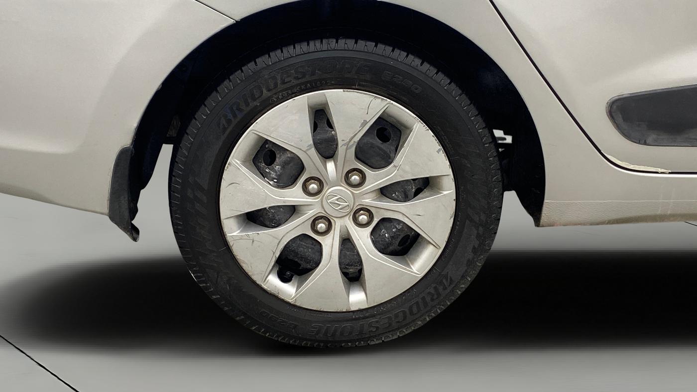 2016 Hyundai Xcent S AT 1.2, Petrol, Automatic, 52,964 km, Right Rear Wheel