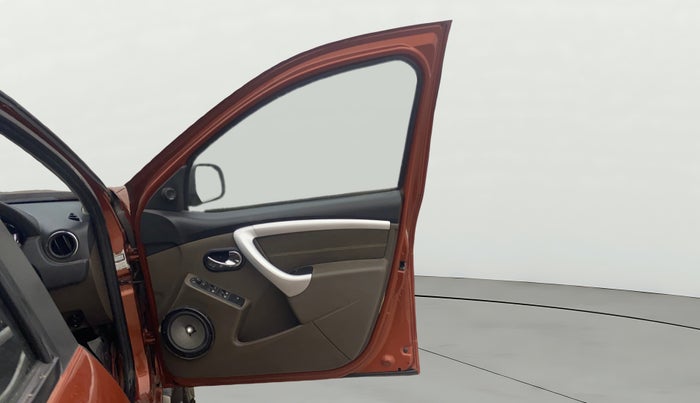 2016 Renault Duster 110 PS RXZ 4X2 AMT DIESEL, Diesel, Automatic, 77,170 km, RHS Front Door