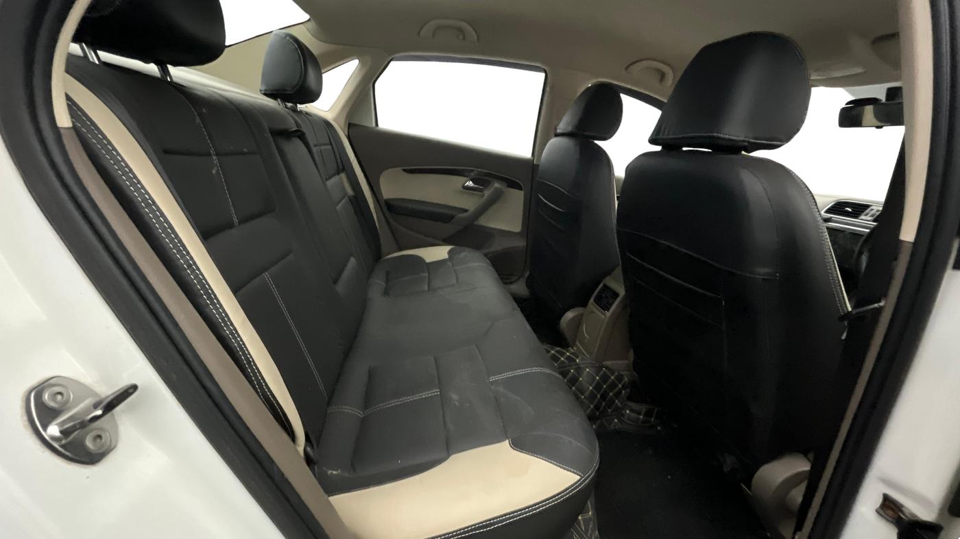 2015 Skoda Rapid 1.6 MPI ACTIVE, Petrol, Manual, 94,515 km, Right Side Rear Door Cabin