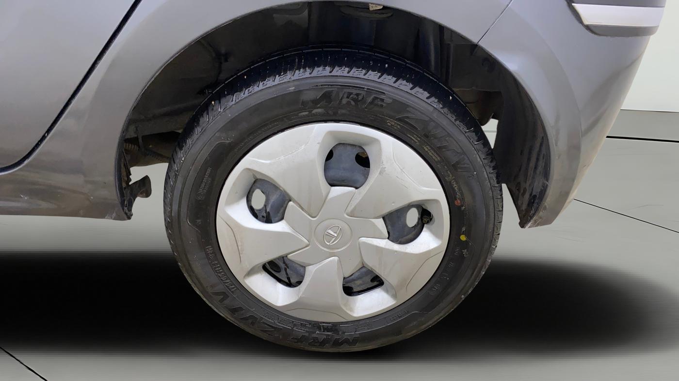 2023 Tata Tiago XT (O) PETROL, Petrol, Manual, 25,927 km, Left Rear Wheel
