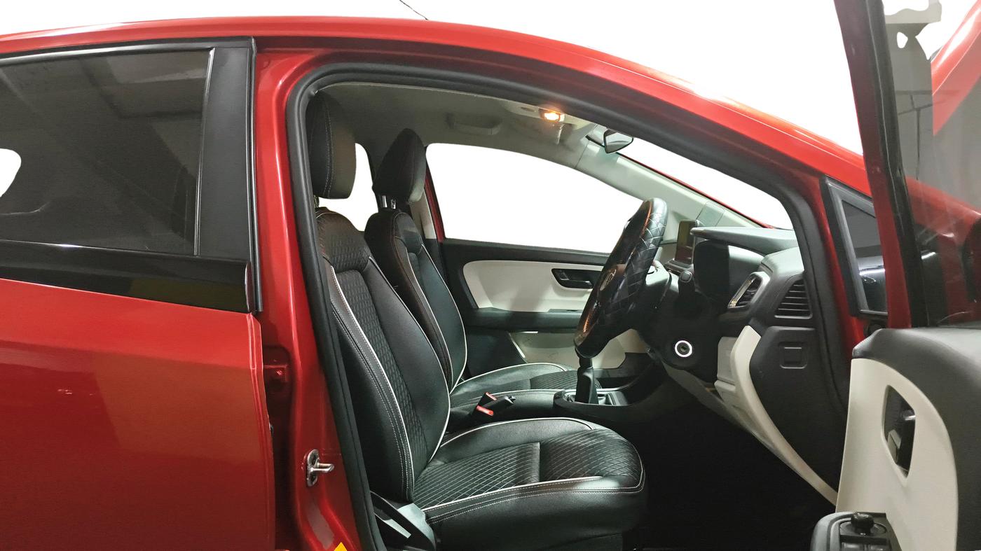 2022 Tata ALTROZ XM PLUS PETROL, Petrol, Manual, 39,741 km, Right Side Front Door Cabin