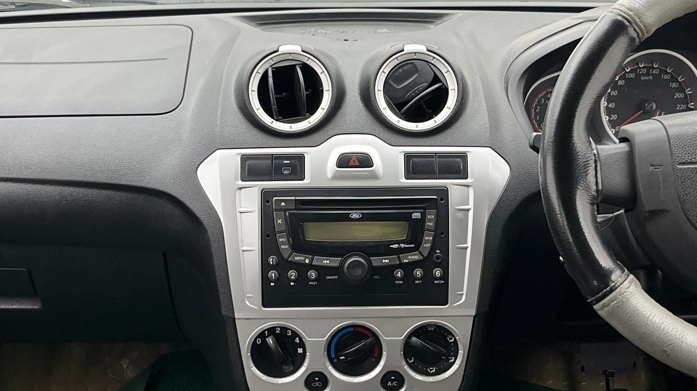 2015 Ford Figo TITANIUM 1.2 PETROL, Petrol, Manual, 67,115 km, Air Conditioner