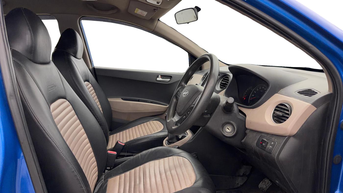 2018 Hyundai Grand i10 SPORTZ 1.2 KAPPA VTVT, CNG, Manual, 1,20,087 km, Right Side Front Door Cabin