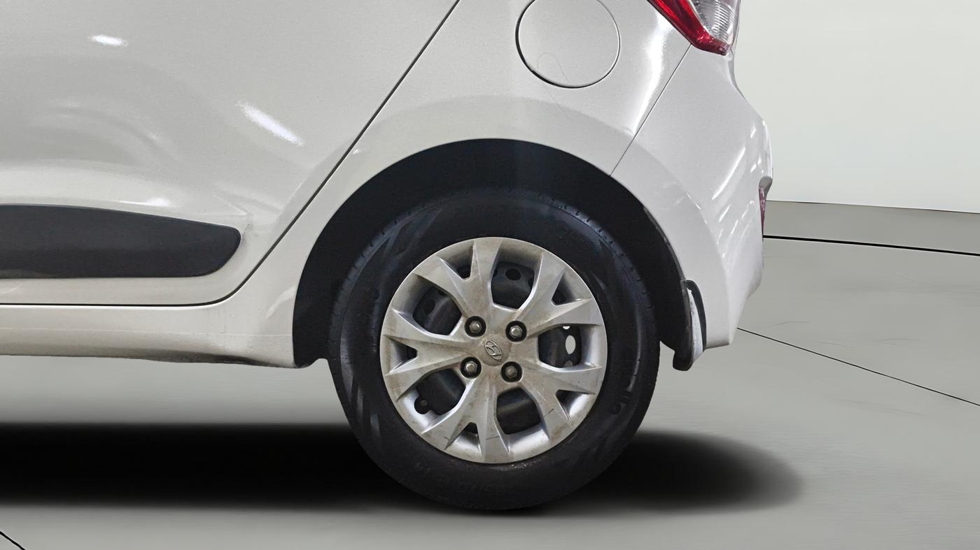 2015 Hyundai Grand i10 SPORTZ 1.2 KAPPA VTVT, Petrol, Manual, 27,417 km, Left Rear Wheel