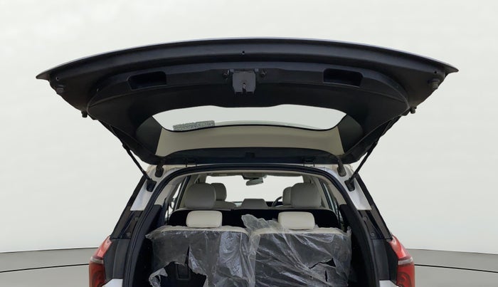 2023 Mahindra XUV700 AX 7 LUXURY D AWD AT 7 STR, Diesel, Automatic, 76,365 km, Boot Door Open