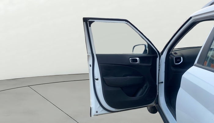 2020 Hyundai VENUE S 1.2, Petrol, Manual, 29,129 km, LHS Front Door