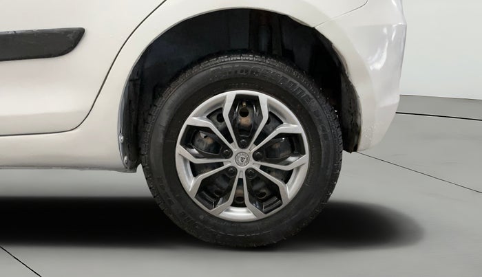 2014 Maruti Swift VXI, Petrol, Manual, 45,577 km, Left Rear Wheel