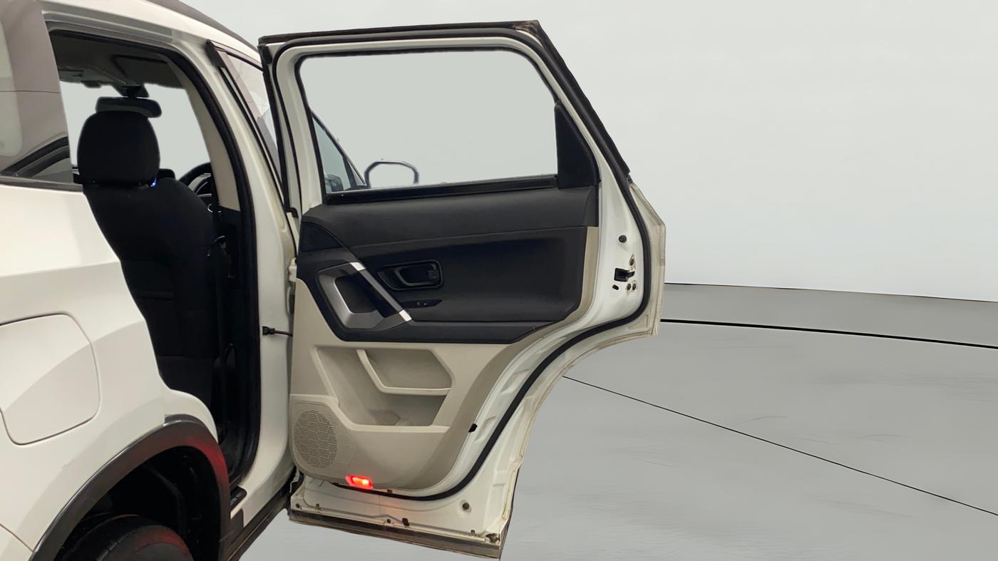 2022 Tata Safari XM SUNROOF, Diesel, Manual, 45,578 km, RHS Rear Door