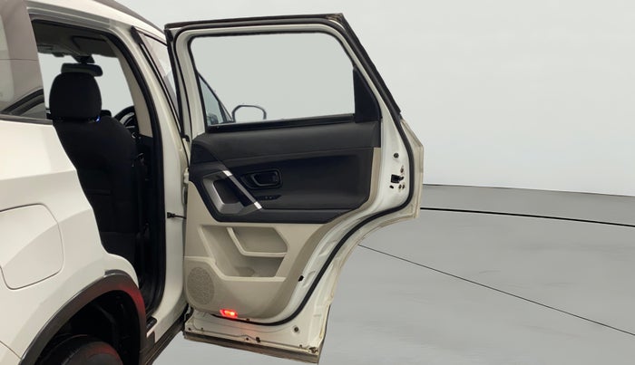 2022 Tata Safari XM SUNROOF, Diesel, Manual, 45,578 km, RHS Rear Door