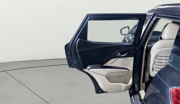 2022 Mahindra XUV300 W8 (O) 1.5 DIESEL, Diesel, Manual, 1,10,037 km, LHS Rear Door