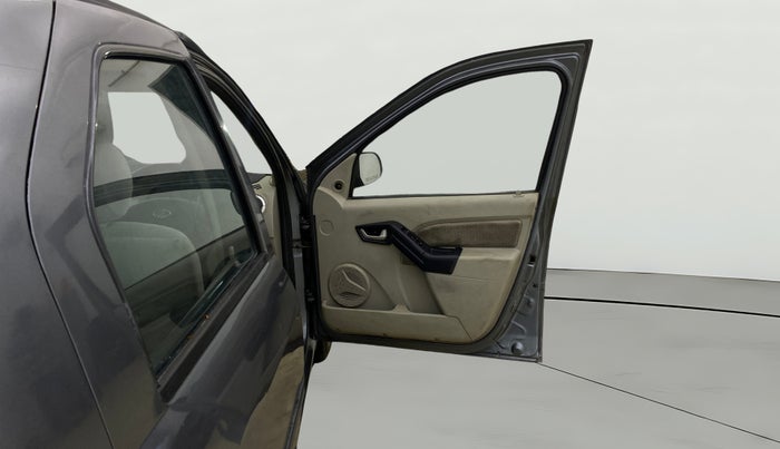 2013 Mahindra Verito 1.5 D4, Diesel, Manual, 1,27,281 km, RHS Front Door