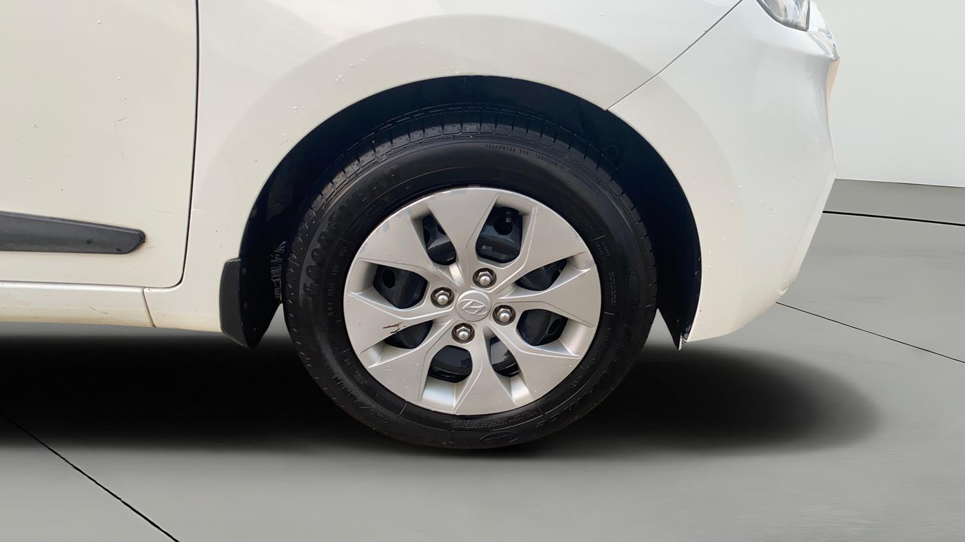 2017 Hyundai Xcent E+, Petrol, Manual, 69,046 km, Right Front Wheel