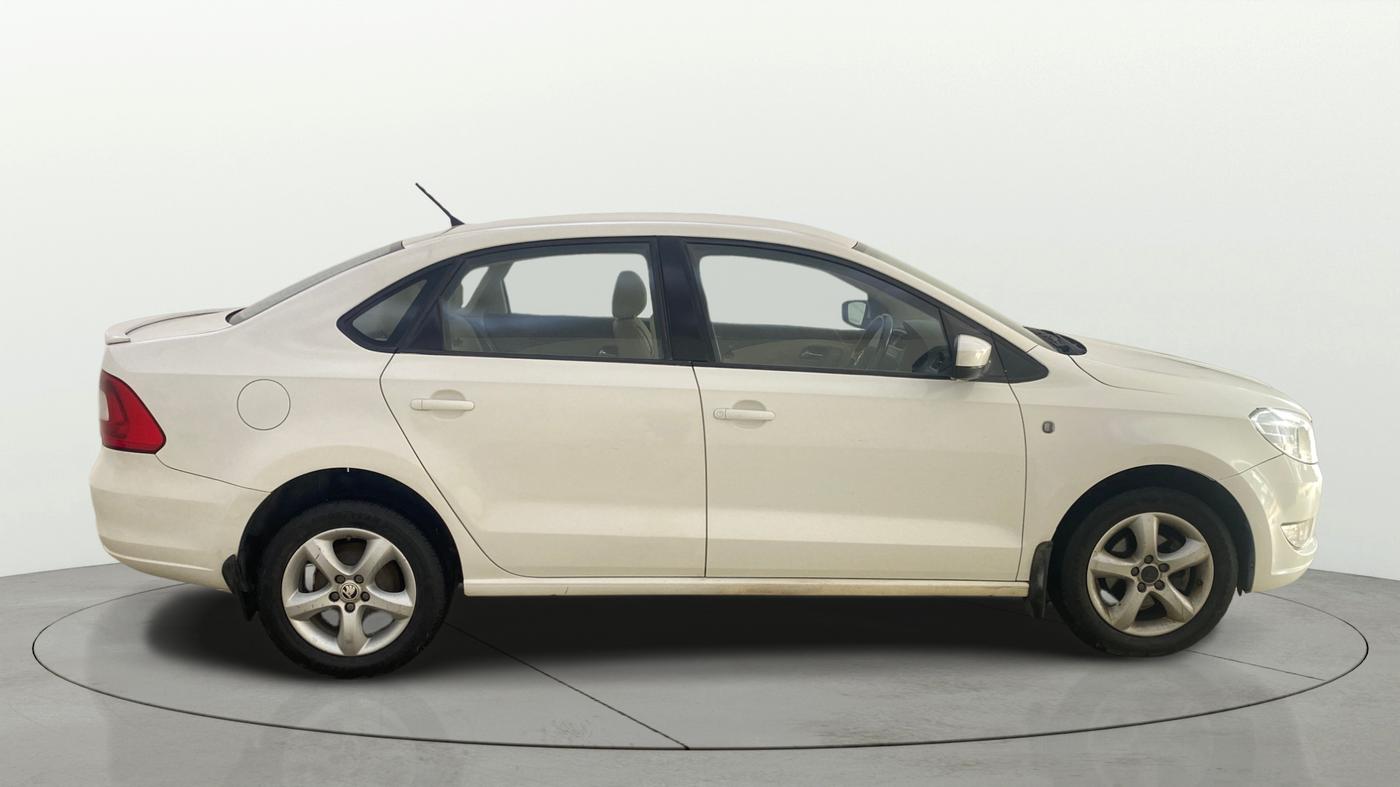 2014 Skoda Rapid AMBITION 1.6 MPI AT PLUS, Petrol, Automatic, 50,687 km, Right Side View