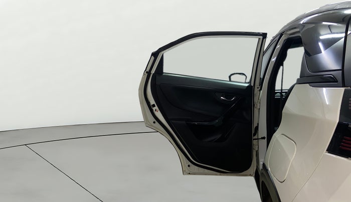 2024 Tata NEXON FEARLESS + SUNROOF AMT DUAL TONE 1.5 DIESEL, Diesel, Automatic, 39,493 km, LHS Rear Door