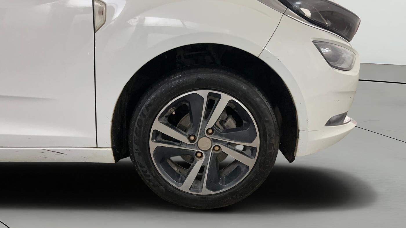 2023 Tata ALTROZ XZA PLUS, Petrol, Automatic, 82,235 km, Right Front Wheel