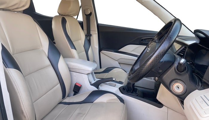 2020 Mahindra XUV300 W6 1.2 PETROL, Petrol, Manual, 95,633 km, Right Side Front Door Cabin
