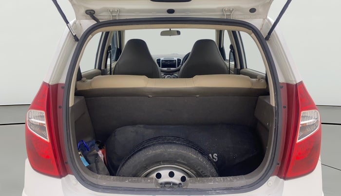 2015 Hyundai i10 MAGNA 1.1, CNG, Manual, 1,23,243 km, Boot Open Zoomed View