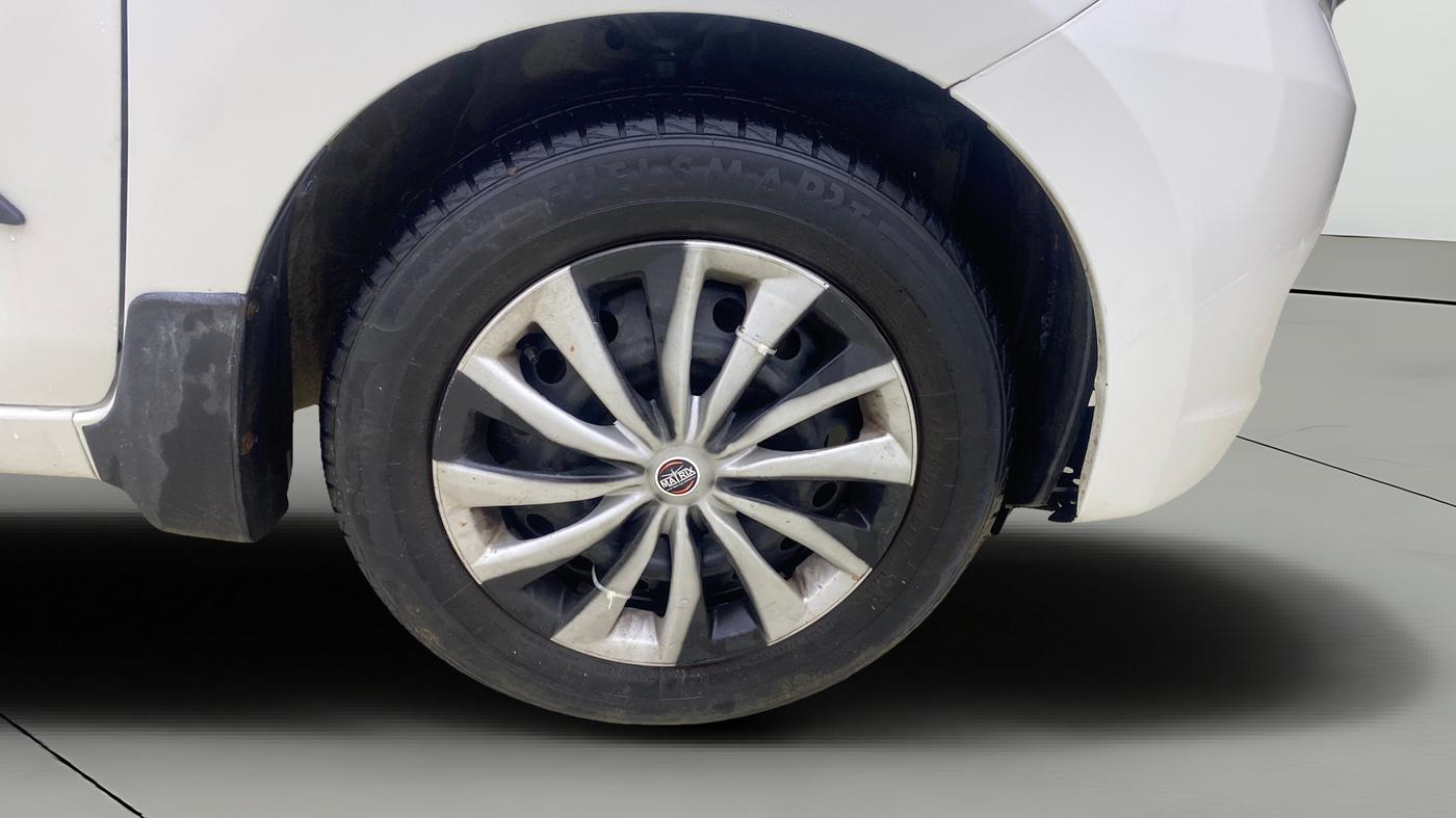2017 Maruti Celerio VXI, CNG, Manual, 99,158 km, Right Front Wheel