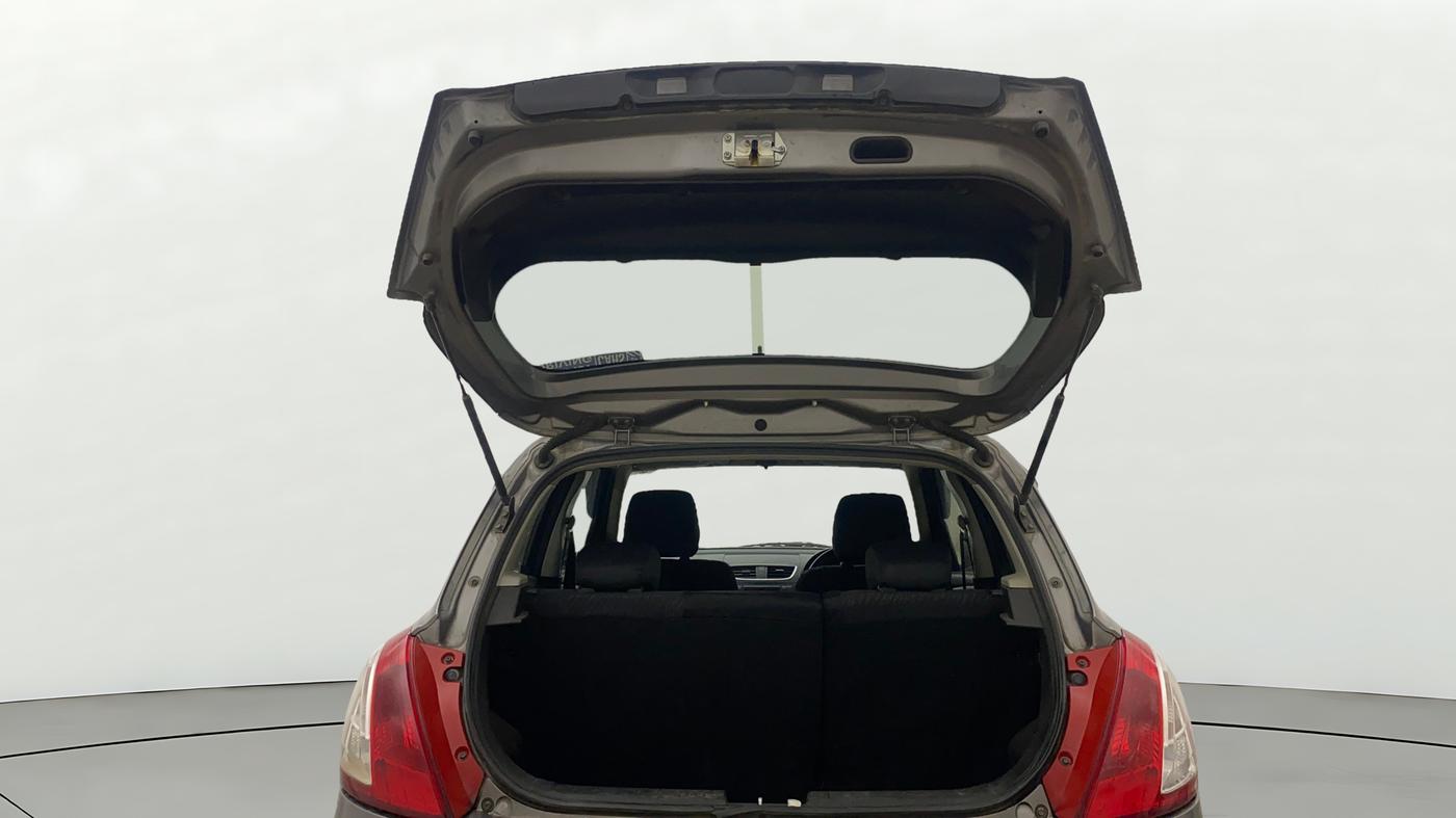 2017 Maruti Swift VXI, Petrol, Manual, 97,134 km, Boot Door Open