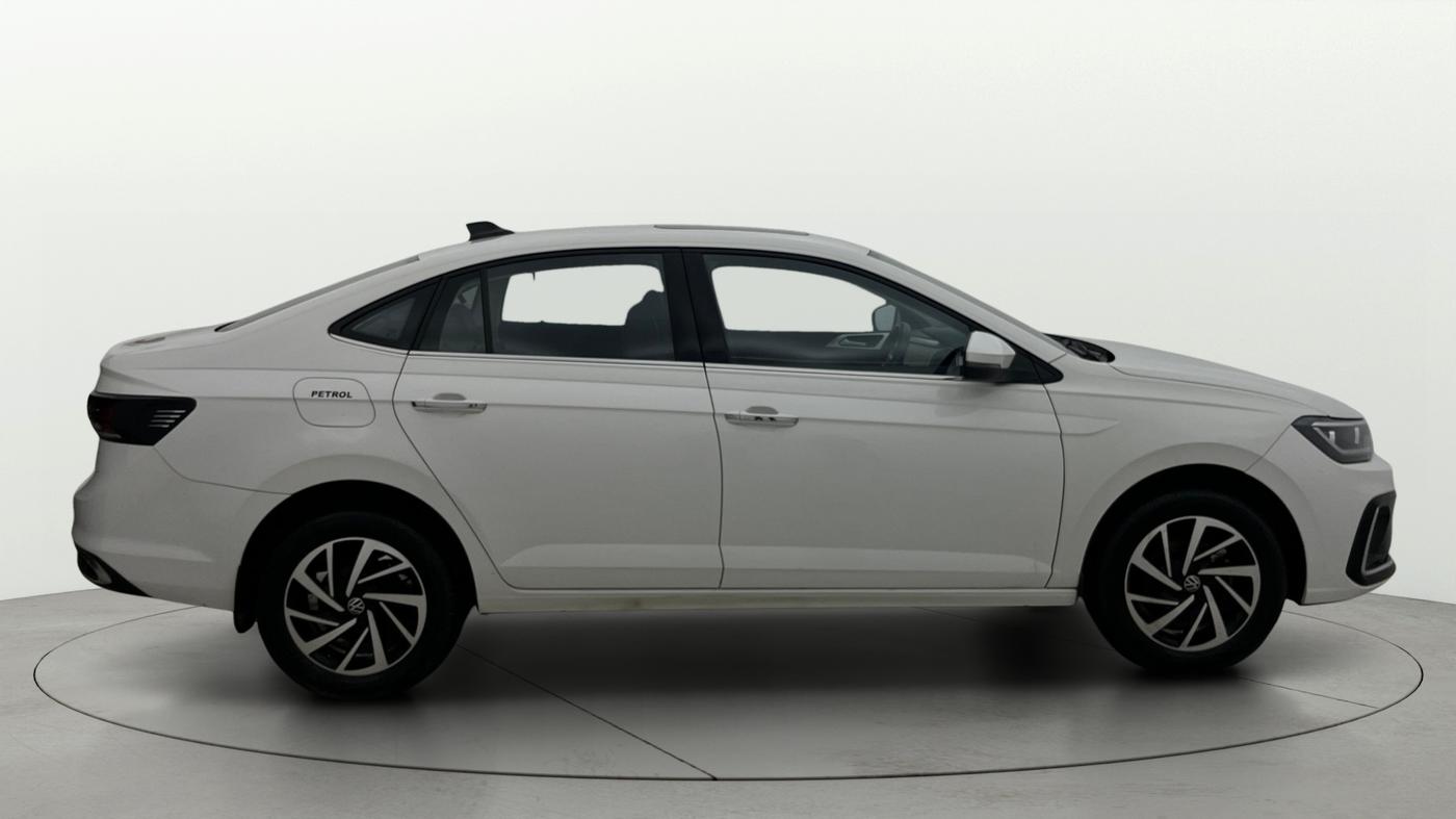 2023 Volkswagen VIRTUS TOPLINE TSI 1.0 MT, Petrol, Manual, 30,202 km, Right Side View