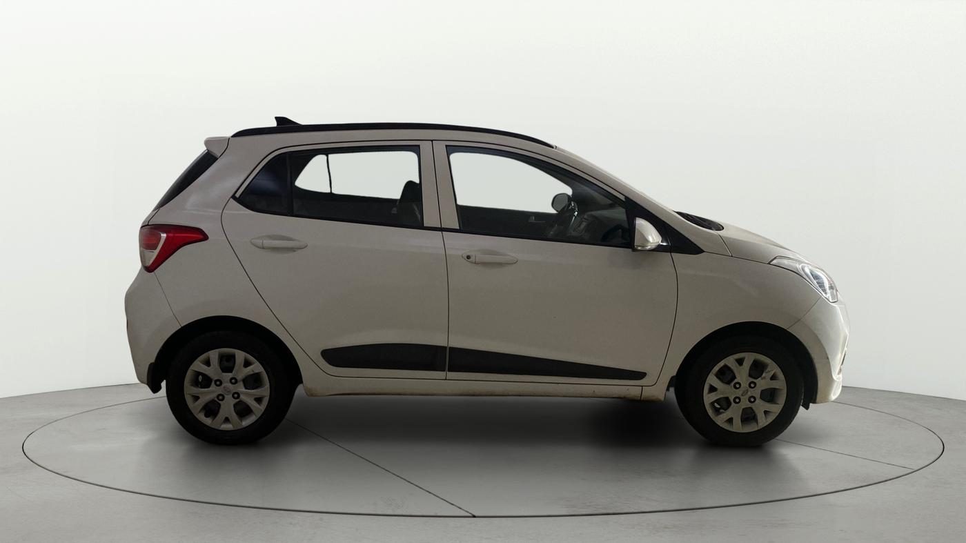 2016 Hyundai Grand i10 SPORTZ 1.2 KAPPA VTVT, Petrol, Manual, 28,301 km, Right Side View
