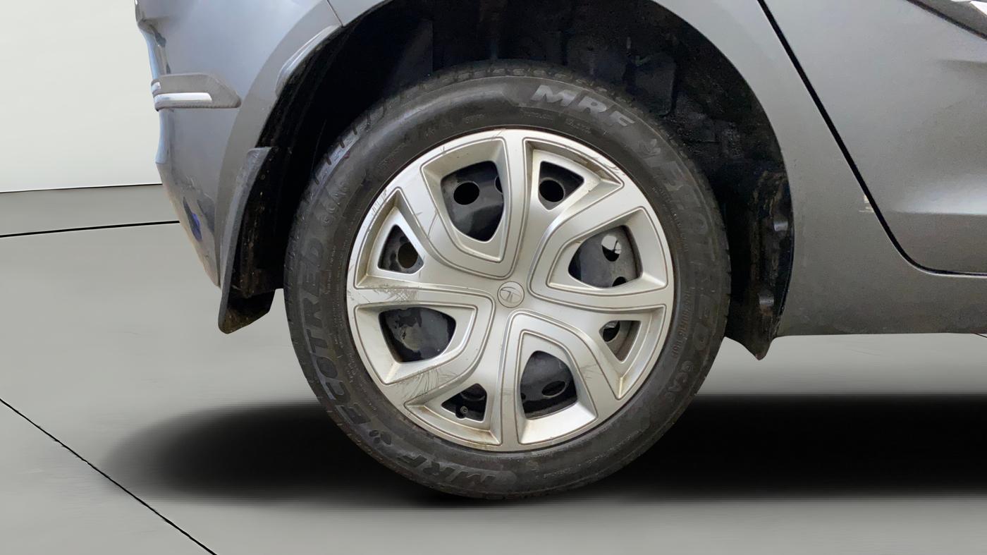 2024 Tata ALTROZ XM PLUS PETROL, Petrol, Manual, 42,134 km, Right Rear Wheel