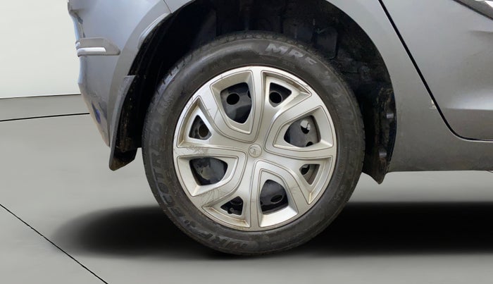 2024 Tata ALTROZ XM PLUS PETROL, Petrol, Manual, 42,048 km, Right Rear Wheel