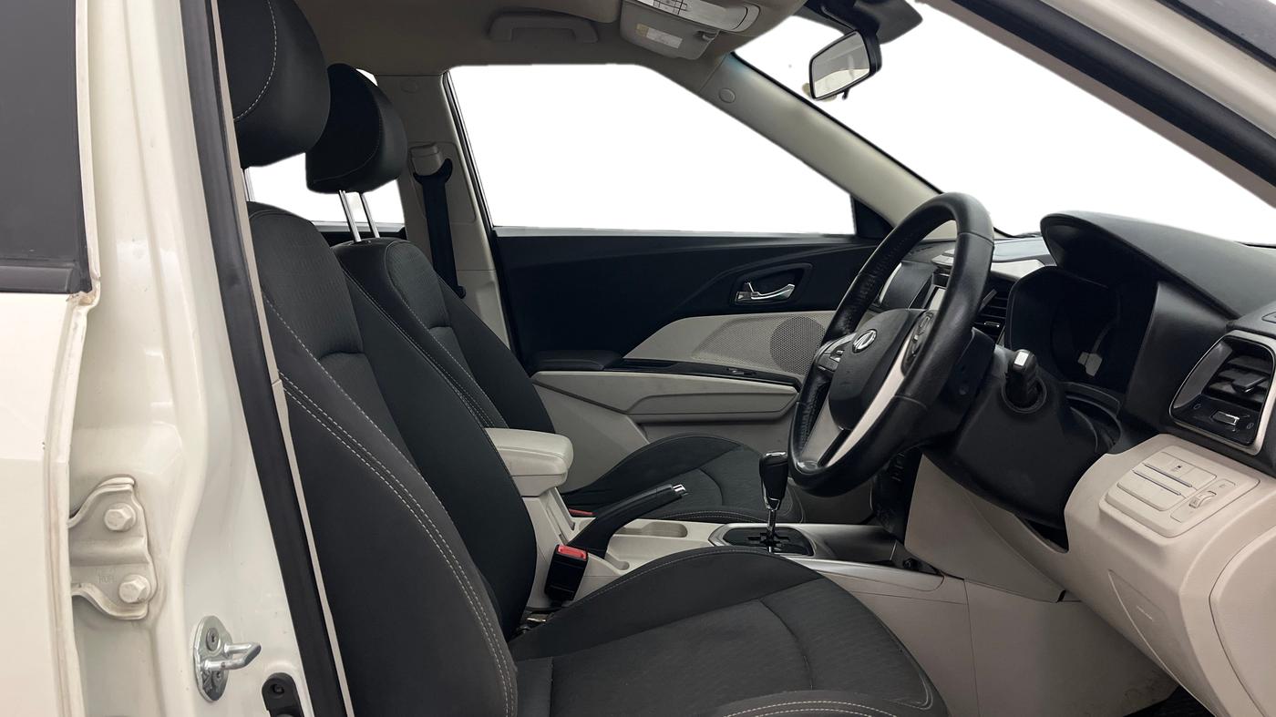 2019 Mahindra XUV300 W8 1.5 DIESEL AMT, Diesel, Automatic, 70,236 km, Right Side Front Door Cabin