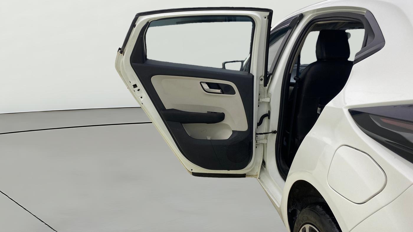2023 Tata ALTROZ XZ (O) PETROL, Petrol, Manual, 52,627 km, LHS Rear Door
