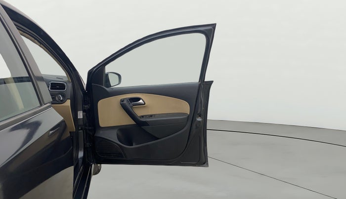 2015 Volkswagen Polo HIGHLINE1.5L, Diesel, Manual, 1,43,737 km, RHS Front Door