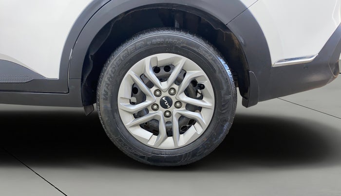 2022 KIA CARENS PREMIUM 1.4 PETROL 7 STR, Petrol, Manual, 39,112 km, Left Rear Wheel