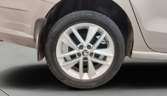 2018 Skoda Rapid STYLE 1.5 TDI, Diesel, Manual, 1,02,729 km, Right Rear Wheel