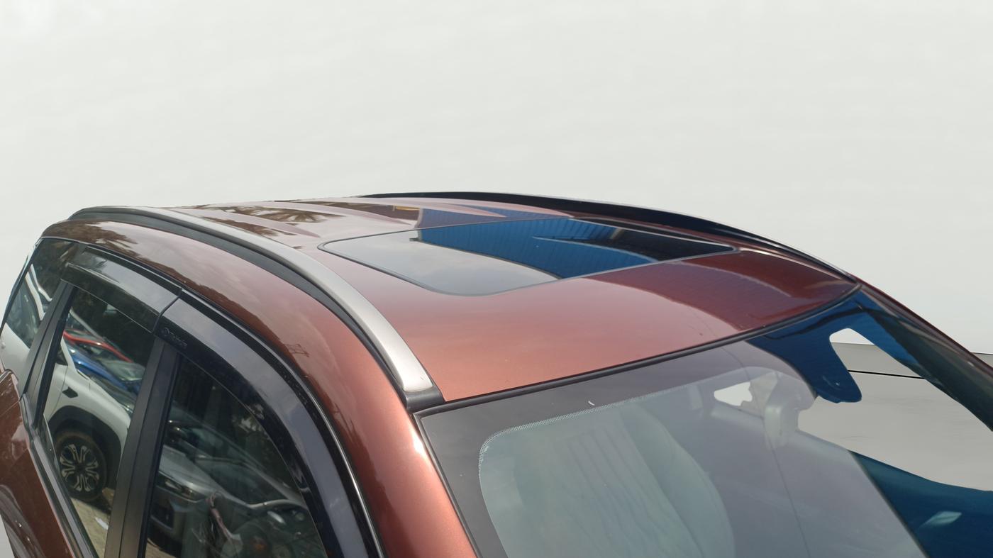 2019 Mahindra XUV500 W9, Diesel, Manual, 1,21,839 km, Roof