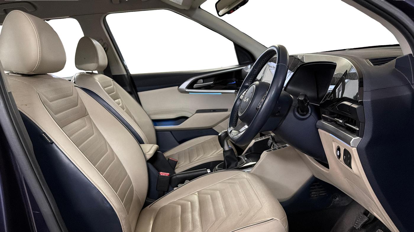 2022 KIA CARENS LUXURY 1.5 DIESEL 7 STR, Diesel, Manual, 49,246 km, Right Side Front Door Cabin