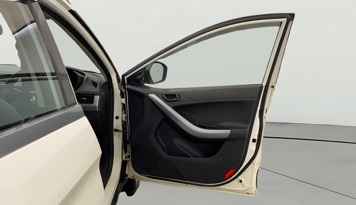 2020 Tata NEXON XMA PETROL, Petrol, Automatic, 34,903 km, RHS Front Door