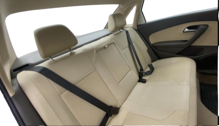 2015 Volkswagen Vento HIGHLINE 1.6 MPI, Petrol, Manual, 57,355 km, Right Side Rear Door Cabin