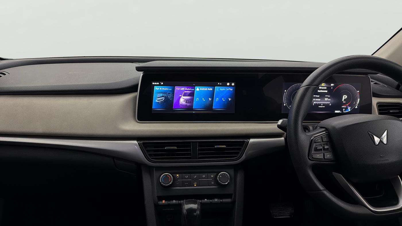 2022 Mahindra XUV700 AX 5 P AT 5 STR, Petrol, Automatic, 58,618 km, Air Conditioner