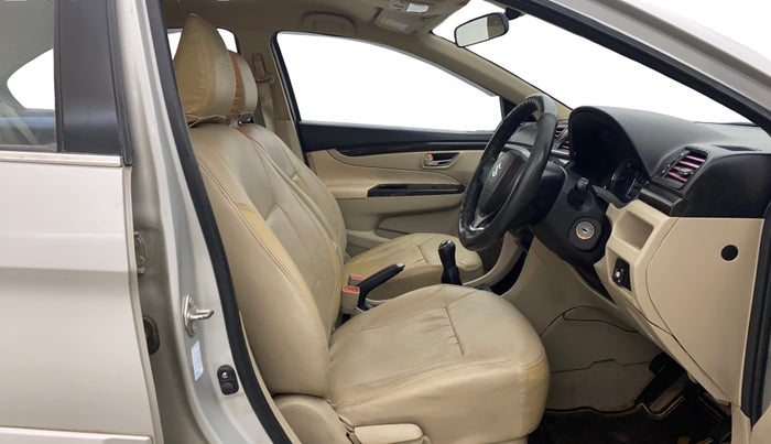 2016 Maruti Ciaz VXI, CNG, Manual, 88,281 km, Right Side Front Door Cabin