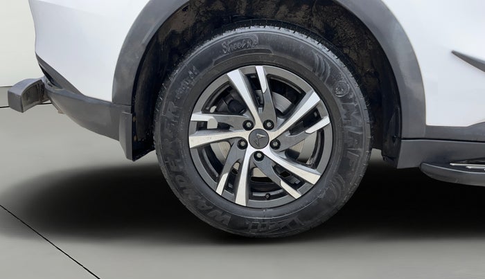 2023 Mahindra XUV700 AX 5 P AT 5 STR, Petrol, Automatic, 14,466 km, Right Rear Wheel