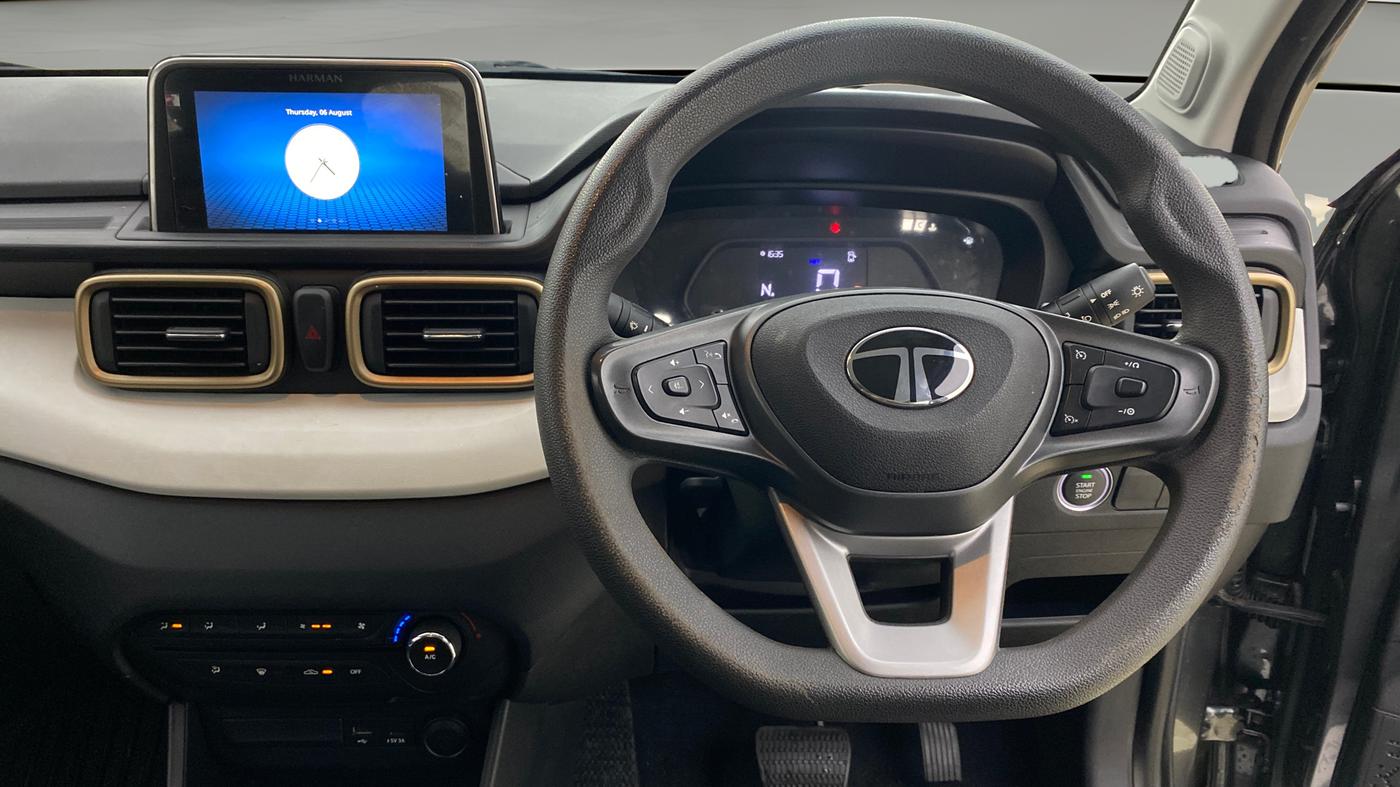 2024 Tata PUNCH ACCOMPLISHED AMT, Petrol, Automatic, 18,344 km, Steering Wheel Close Up