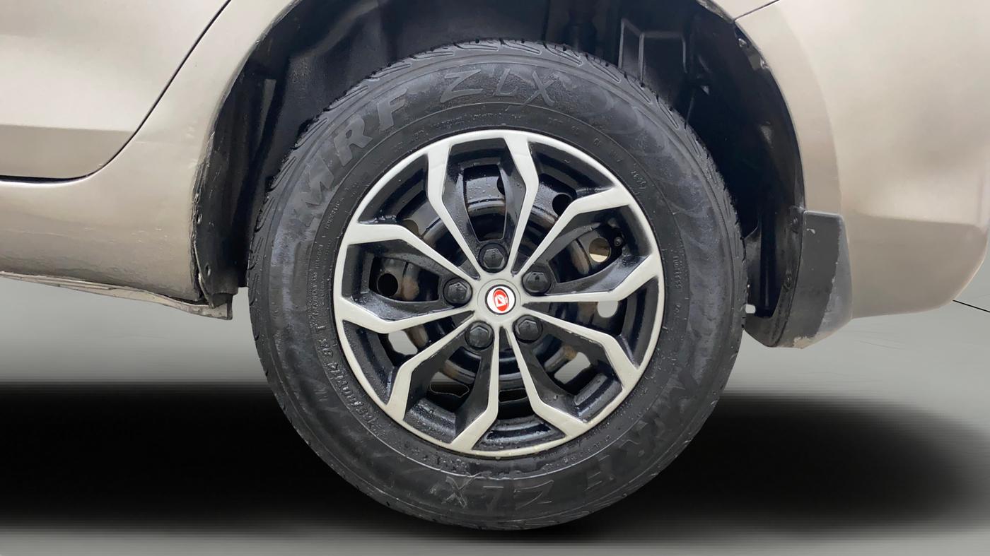 2017 Maruti Swift Dzire VDI, Diesel, Manual, 76,206 km, Left Rear Wheel