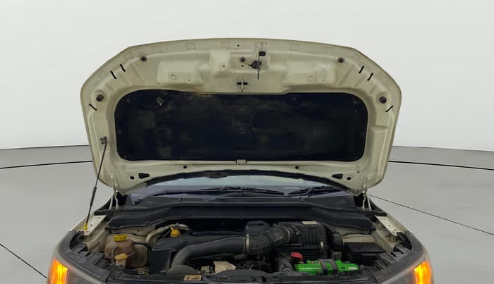 2020 Mahindra XUV300 W8 1.5 DIESEL, Diesel, Manual, 1,04,864 km, Open Bonet