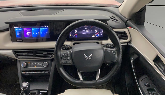 2021 Mahindra XUV700 AX 5 P MT 5 STR, Petrol, Manual, 83,425 km, Steering Wheel Close Up
