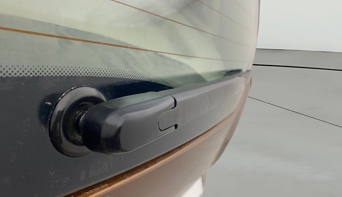 2014 Renault Duster 85 PS RXL DIESEL (OPT), Diesel, Manual, 1,26,494 km, Rear Wiper