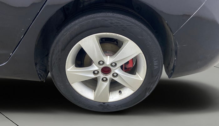 2014 Hyundai New Elantra 1.6 SX AT DIESEL, Diesel, Automatic, 1,02,277 km, Left Rear Wheel