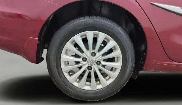2016 Maruti Ciaz ZDI SHVS, Diesel, Manual, 97,574 km, Right Rear Wheel