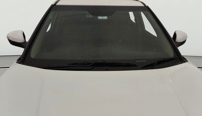 2024 Mahindra XUV300 W8 1.2 PETROL, Petrol, Manual, 29,360 km, Front Windshield